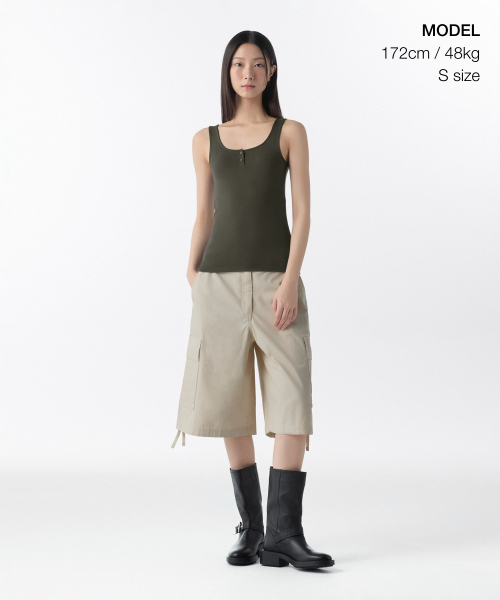 MUSINSA STANDARD WOMAN（ムシンサスタンダードウーマン）の「ウィメンズソフトジャージヘンリータンクトップ[ダークオリーブ]（Tシャツ/カットソー・レディース・その他・SMALL/MEDIUM/LARGE/X-SMALL）」の3枚目の写真