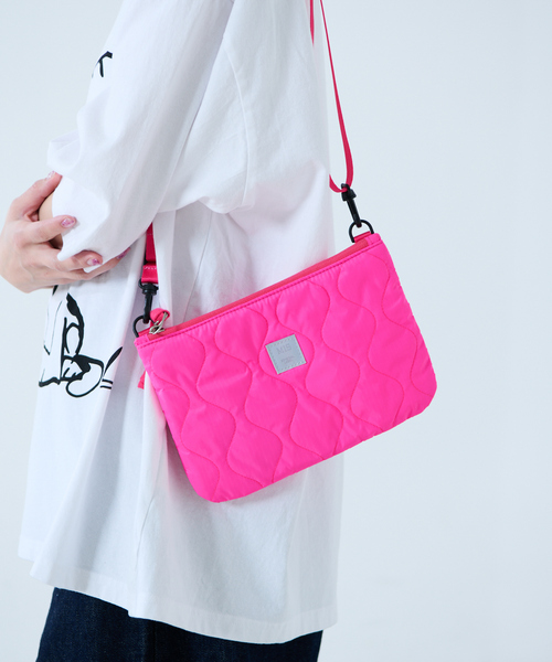 MIS（エムアイエス）の「【MIS/エムアイエス】ミリタリーキルトサコッシュ / 2WAY（ボディバッグ/ウエストポーチ・レディース・ピンク/ベージュ/ブラック/ブルー・フリー）」の15枚目の写真