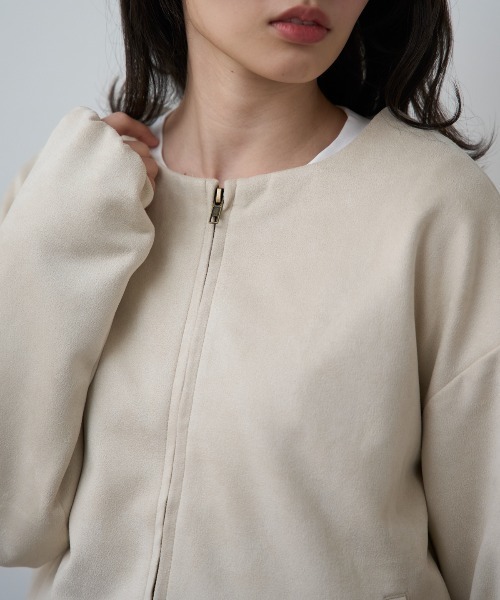 TRIANGLE PALETTE（トライアングルパレット）の「スエードバルーンノーカラーブルゾン（ノーカラージャケット・レディース・グレイッシュベージュ/アイボリー/グレー・FREE）」の12枚目の写真