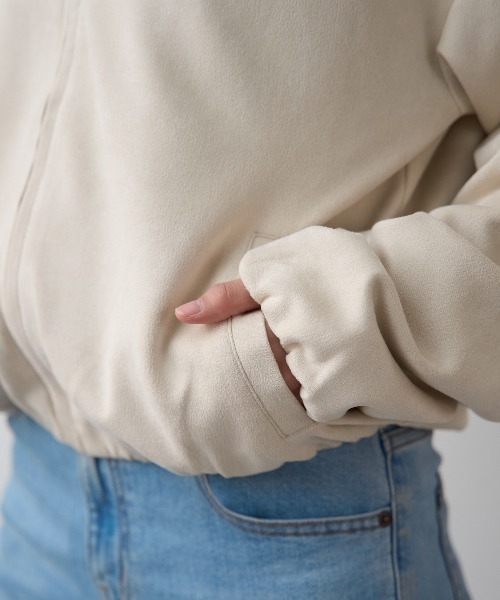 TRIANGLE PALETTE（トライアングルパレット）の「スエードバルーンノーカラーブルゾン（ノーカラージャケット・レディース・グレイッシュベージュ/アイボリー/グレー・FREE）」の13枚目の写真