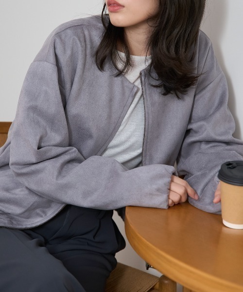 TRIANGLE PALETTE（トライアングルパレット）の「スエードバルーンノーカラーブルゾン（ノーカラージャケット・レディース・グレイッシュベージュ/アイボリー/グレー・FREE）」の17枚目の写真