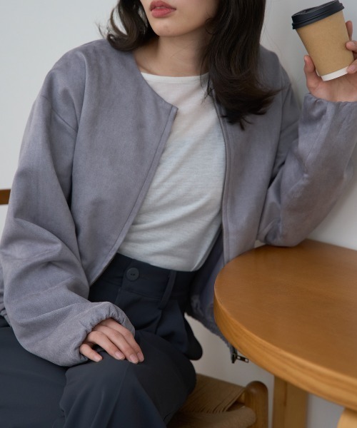 TRIANGLE PALETTE（トライアングルパレット）の「スエードバルーンノーカラーブルゾン（ノーカラージャケット・レディース・グレイッシュベージュ/アイボリー/グレー・FREE）」の18枚目の写真