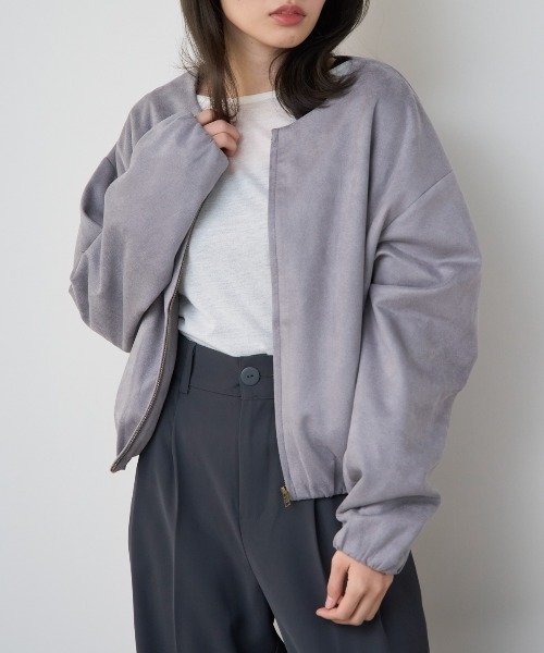 TRIANGLE PALETTE（トライアングルパレット）の「スエードバルーンノーカラーブルゾン（ノーカラージャケット・レディース・グレイッシュベージュ/アイボリー/グレー・FREE）」の20枚目の写真