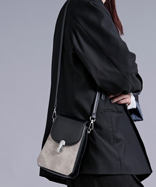 Ellno Loset(エルノロゼット)の「2way bi-color mini shoulder bag/2way バイカラーミニショルダーバッグ(ショルダーバッグ・メンズ・ブラウン/ブラック・FREE)」の1枚目の写真