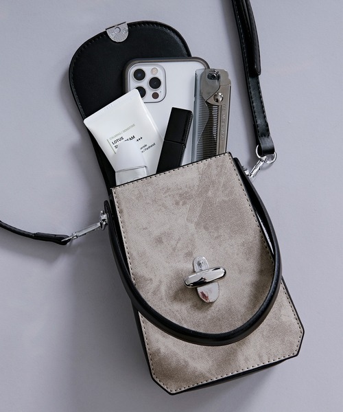 Ellno Loset(エルノロゼット)の「2way bi-color mini shoulder bag/2way バイカラーミニショルダーバッグ(ショルダーバッグ・メンズ・ブラウン/ブラック・FREE)」の4枚目の写真