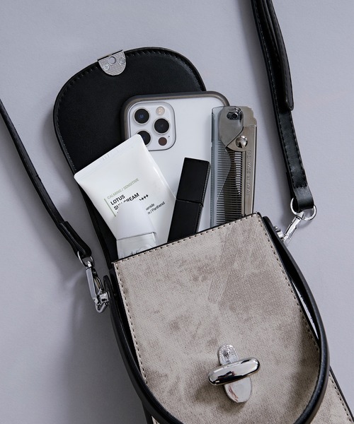Ellno Loset(エルノロゼット)の「2way bi-color mini shoulder bag/2way バイカラーミニショルダーバッグ(ショルダーバッグ・メンズ・ブラウン/ブラック・FREE)」の5枚目の写真