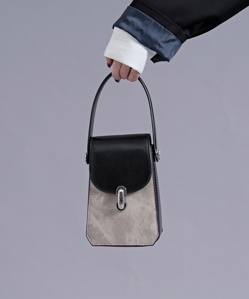 Ellno Loset(エルノロゼット)の「2way bi-color mini shoulder bag/2way バイカラーミニショルダーバッグ(ショルダーバッグ・メンズ・ブラウン/ブラック・FREE)」の10枚目の写真
