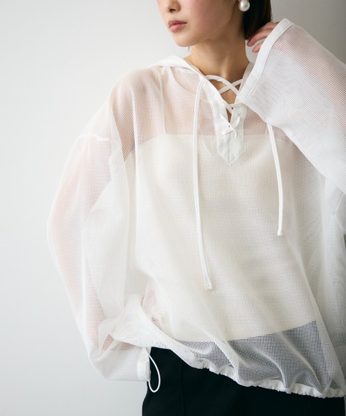Trish(トリッシュ)の「メッシュカットソーフーディープルオーバー(シャツ/ブラウス・レディース・ブラック/ホワイト・MEDIUM)」の6枚目の写真