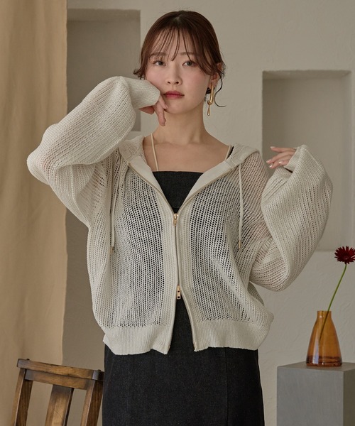 mideal(マイディール)の「glitter sheer hoodie / ラメシアーパーカー(パーカー・レディース・チャコールグレー/アイボリー/ピンク・FREE)」の4枚目の写真