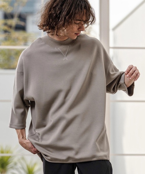 CAMBIO(カンビオ)の「mt10321- カラーステッチモックネックカットソー(Tシャツ/カットソー・メンズ・グレイッシュベージュ/ブラック/ホワイト・M/L/XL)」の4枚目の写真