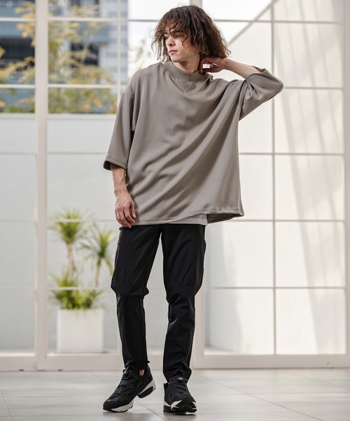 CAMBIO(カンビオ)の「mt10321- カラーステッチモックネックカットソー(Tシャツ/カットソー・メンズ・グレイッシュベージュ/ブラック/ホワイト・M/L/XL)」の6枚目の写真