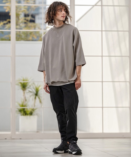CAMBIO(カンビオ)の「mt10321- カラーステッチモックネックカットソー(Tシャツ/カットソー・メンズ・グレイッシュベージュ/ブラック/ホワイト・M/L/XL)」の7枚目の写真