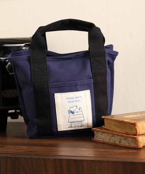 SNOOPY（スヌーピー）の「SNOOPY スヌーピー ミニトートバッグ 仕切り（トートバッグ・レディース・ホワイト/ネイビー・FREE）」の2枚目の写真