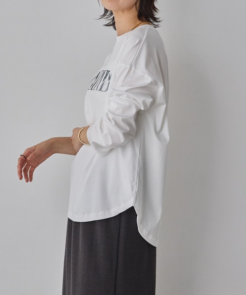 hunch(ハンチ)の「ロゴプリント 長袖Tシャツ(Tシャツ/カットソー・レディース・チャコール/ライトベージュ/オフホワイト・FREE)」の7枚目の写真