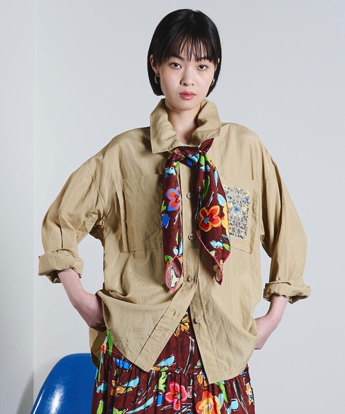 ROSE BUD(ローズバッド)の「(mici)EMBROIDERY BIG POCKET SHIRT(シャツ/ブラウス・レディース・ベージュ/ブルー・ONE SIZE)」の16枚目の写真