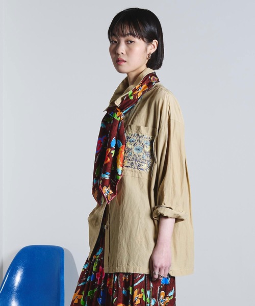 ROSE BUD(ローズバッド)の「(mici)EMBROIDERY BIG POCKET SHIRT(シャツ/ブラウス・レディース・ベージュ/ブルー・ONE SIZE)」の17枚目の写真