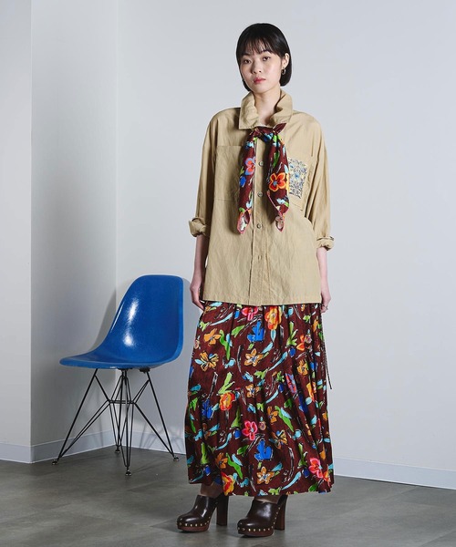 ROSE BUD(ローズバッド)の「(mici)EMBROIDERY BIG POCKET SHIRT(シャツ/ブラウス・レディース・ベージュ/ブルー・ONE SIZE)」の4枚目の写真
