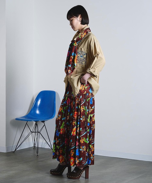 ROSE BUD(ローズバッド)の「(mici)EMBROIDERY BIG POCKET SHIRT(シャツ/ブラウス・レディース・ベージュ/ブルー・ONE SIZE)」の5枚目の写真