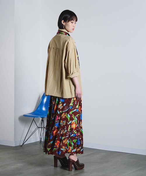 ROSE BUD(ローズバッド)の「(mici)EMBROIDERY BIG POCKET SHIRT(シャツ/ブラウス・レディース・ベージュ/ブルー・ONE SIZE)」の6枚目の写真