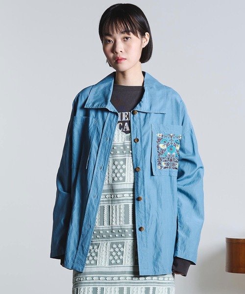 ROSE BUD(ローズバッド)の「(mici)EMBROIDERY BIG POCKET SHIRT(シャツ/ブラウス・レディース・ベージュ/ブルー・ONE SIZE)」の8枚目の写真