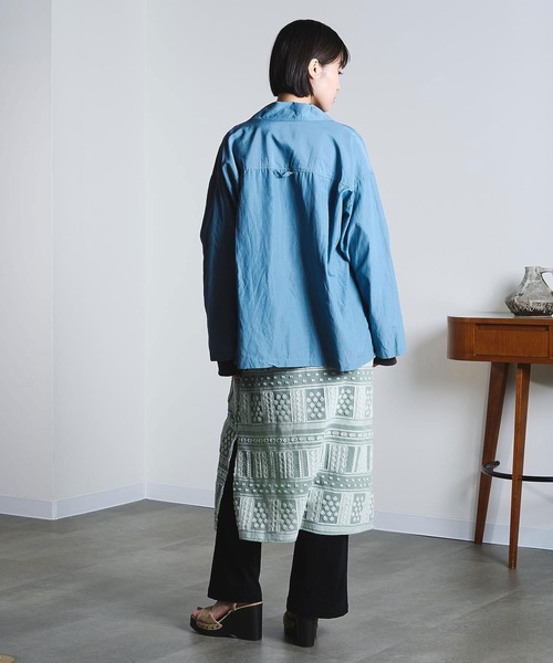 ROSE BUD(ローズバッド)の「(mici)EMBROIDERY BIG POCKET SHIRT(シャツ/ブラウス・レディース・ベージュ/ブルー・ONE SIZE)」の14枚目の写真