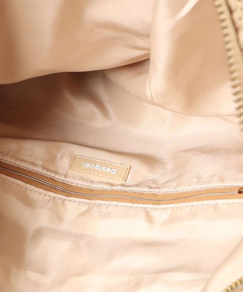 Desigual（デシグアル）の「大きなラフィア多機能バックパック（バックパック/リュック・レディース・ホワイト・FREE）」の6枚目の写真