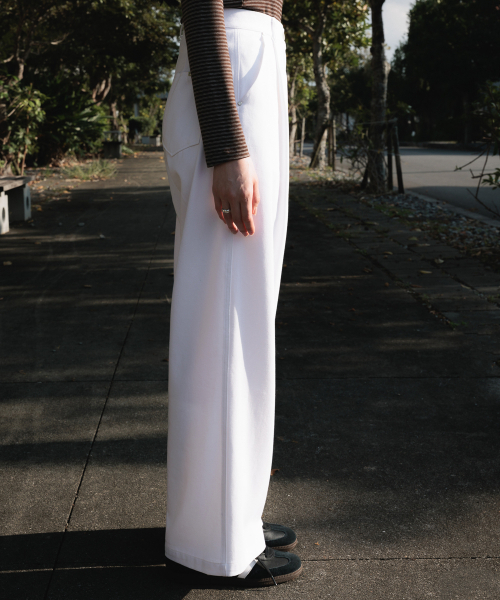 DEHEVE（デヘヴェ）の「Cotton Pintuck Wide Pants [White]（その他パンツ・レディース・ホワイト・SMALL/MEDIUM）」の3枚目の写真