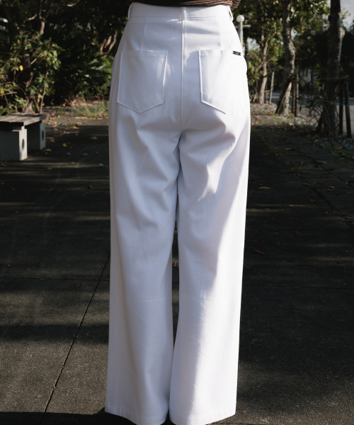 DEHEVE（デヘヴェ）の「Cotton Pintuck Wide Pants [White]（その他パンツ・レディース・ホワイト・SMALL/MEDIUM）」の2枚目の写真