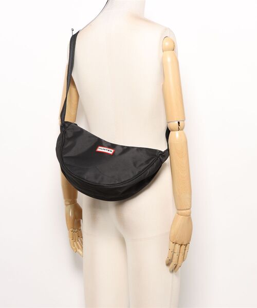 HUNTER(ハンター)の「【HUNTER / ハンター】Claymorie Nylon Sling / ナイロン スリングバッグ(ショルダーバッグ・レディース・ブラック・FREE)」の2枚目の写真