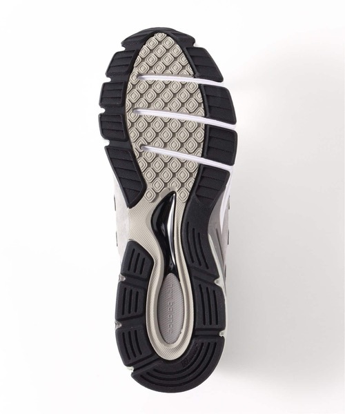 NEW BALANCE(ニューバランス)の「NEW BALANCE(ニューバランス) MADE U990GR4(スニーカー・メンズ・ライトグレー・26.5cm/26cm/25.5cm/28.5cm/28cm/27.5cm/27cm)」の16枚目の写真