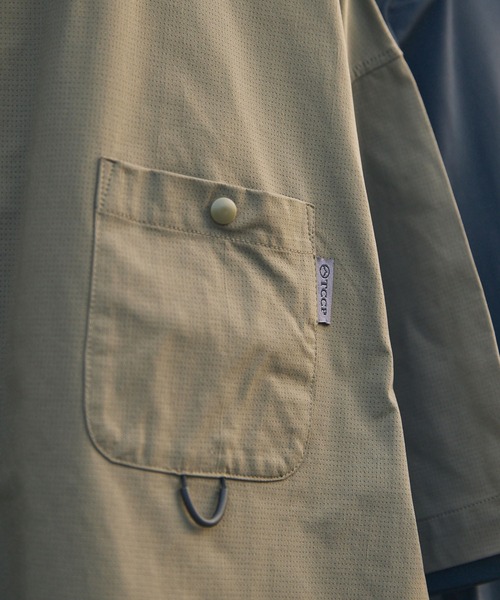 THE CRAFT CREW PRODUCTS（ザクラフトクループロダクツ）の「【EPIX AIRシリーズ】＜セットアップ対応＞ボックスシルエット ドローコード ポケット半袖ポロシャツ / 接触冷感・UVカット・クイックドライ【THE CRAFT CREW PRODUCTS】（ポロシャツ・メンズ・チャコール/モカ/ネイビー/ライトグレー/ブラック/オリーブ・S/M/L）」の12枚目の写真