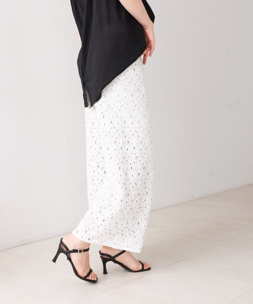 Bou Jeloud（ブージュルード）の「フラワーモチーフワイドパンツ（その他パンツ・レディース・オフホワイト・MEDIUM）」の5枚目の写真