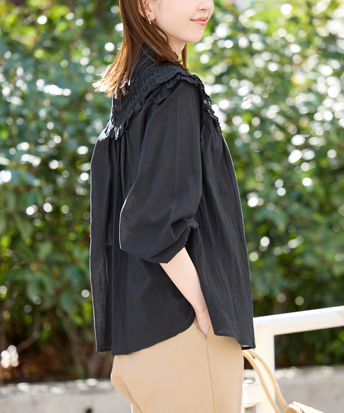 SLOBE IENA（スローブイエナ）の「《WEB限定/》フリルピンタックブラウス（シャツ/ブラウス・レディース・ブルー系その他/ホワイト/ブラック・FREE）」の9枚目の写真