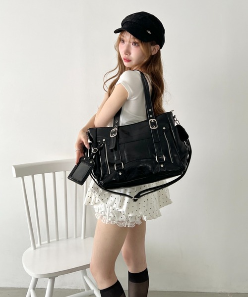 Loueme(ルエム)の「サイドポケットベルトハンドルバッグ(ショルダーバッグ・レディース・アイボリー/ブラック/シルバー・FREE)」の15枚目の写真