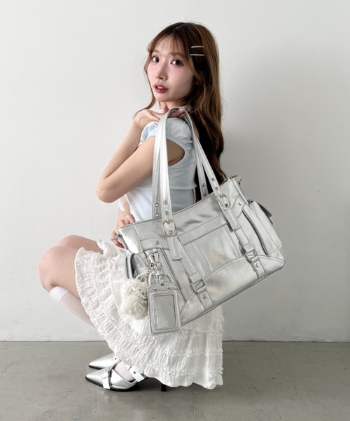 Loueme(ルエム)の「サイドポケットベルトハンドルバッグ(ショルダーバッグ・レディース・アイボリー/ブラック/シルバー・FREE)」の20枚目の写真