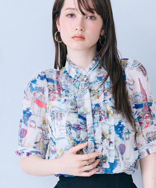 Audie a Muses(オーディアミューズ)の「パリプリントリボンタイ付きブラウス(シャツ/ブラウス・レディース・ネイビー/オフホワイト・38/42)」の4枚目の写真