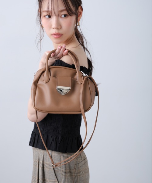 FREE'S MART（フリーズマート）の「◆フラップメタルベルトバッグ（ハンドバッグ・レディース・ブラック/ブラウン・ﾌﾘ-）」の2枚目の写真