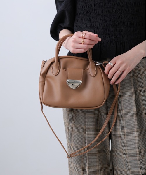 FREE'S MART（フリーズマート）の「◆フラップメタルベルトバッグ（ハンドバッグ・レディース・ブラック/ブラウン・ﾌﾘ-）」の3枚目の写真