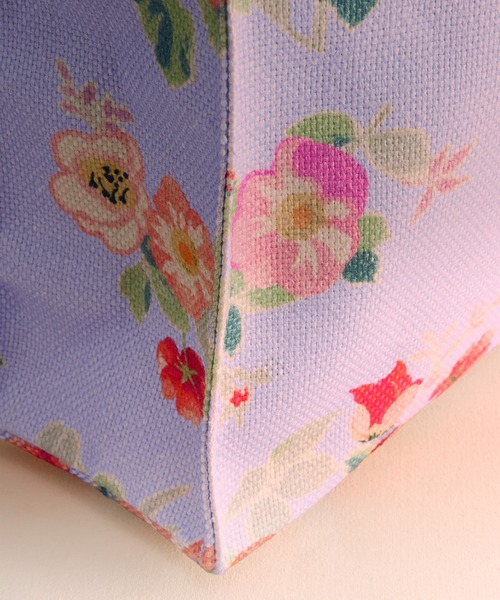 Cath Kidston（キャスキッドソン）の「ラージ ブックバッグ Archive Floral（トートバッグ・レディース・ラベンダー・FREE）」の3枚目の写真