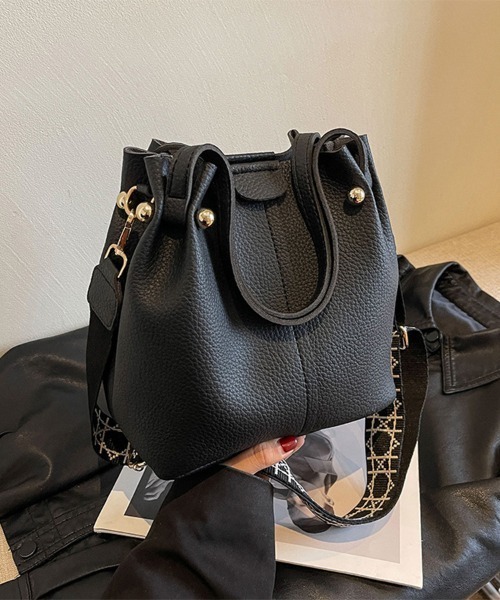 ReRe(リリ)の「巾着デザイン2WAYバック(ショルダーバッグ・レディース・オフホワイト/ブラック/カーキ/ブラウン・FREE)」の17枚目の写真