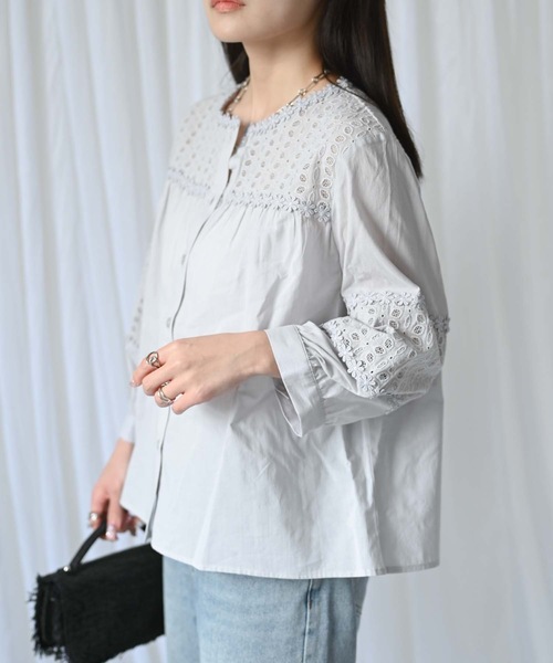 ＆HALF（アンドハーフ）の「【indian Cotton Collection】ノーカラー切替刺繍ブラウス（テーラードジャケット・レディース・ブラック/オフホワイト/ライトグレー・M）」の3枚目の写真