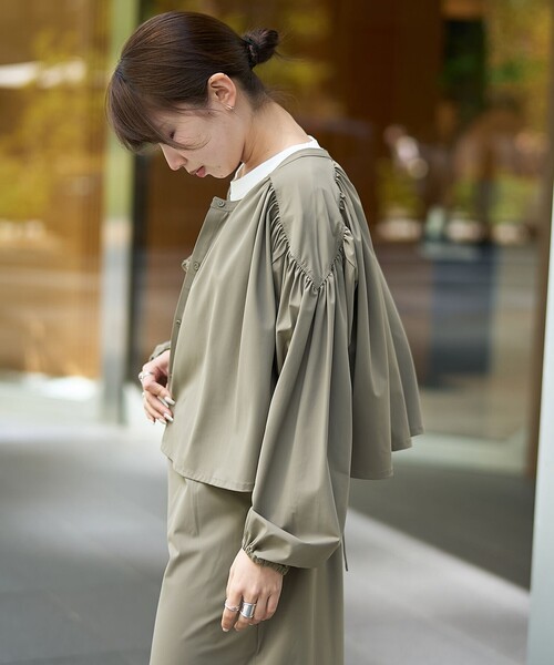 RONEL(ロネル)の「【RONEL】(接触冷感・UVカット)ラッシュギャザーブラウス(シャツ/ブラウス・レディース・オフホワイト/ダークグリーン/モカ・FREE)」の19枚目の写真