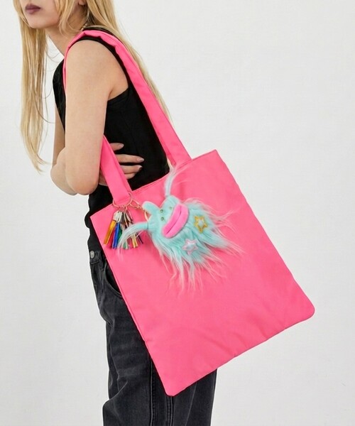 cheek(BAG)(チーク)の「【cheek】neon monster tote ネオンモンスター フラット トートバッグ サステナブル エコバッグ(トートバッグ・レディース・ピンク/グリーン/オレンジ/イエロー・フリー)」の1枚目の写真