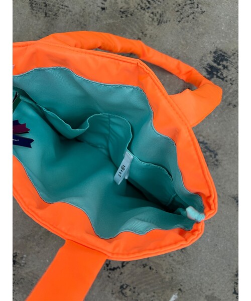 cheek(BAG)(チーク)の「【cheek】neon monster tote ネオンモンスター フラット トートバッグ サステナブル エコバッグ(トートバッグ・レディース・ピンク/グリーン/オレンジ/イエロー・フリー)」の10枚目の写真