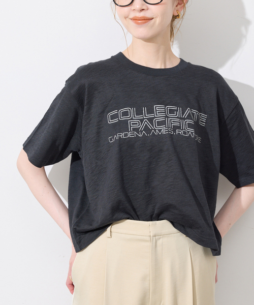 Collegiate Pacific(カレッジエイトパシフィック)の「Collegiate Pacific/カレッジエイト パシフィック SLOBE別注 ショートTシャツ(Tシャツ/カットソー・レディース・ボルドー/ホワイト/チャコールグレー・FREE)」の4枚目の写真
