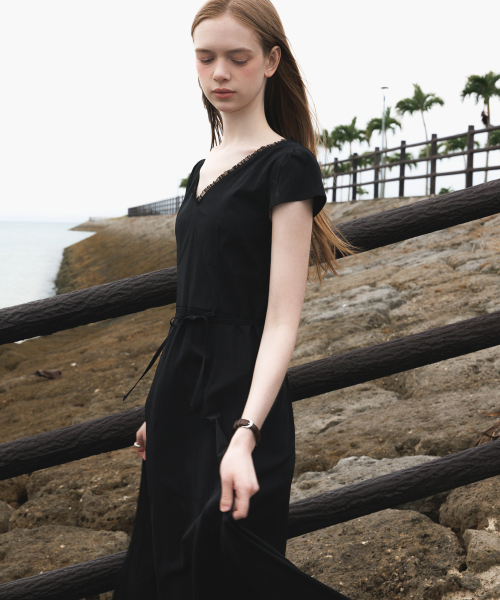 DEHEVE（デヘヴェ）の「V-Neck Flare Dress [Black]（ワンピース・レディース・ブラック・OS）」の9枚目の写真