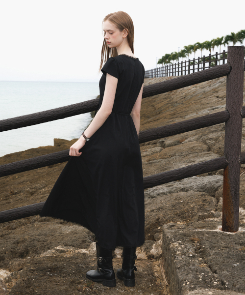 DEHEVE（デヘヴェ）の「V-Neck Flare Dress [Black]（ワンピース・レディース・ブラック・OS）」の10枚目の写真