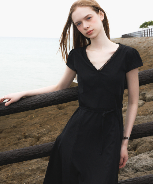 DEHEVE（デヘヴェ）の「V-Neck Flare Dress [Black]（ワンピース・レディース・ブラック・OS）」の14枚目の写真