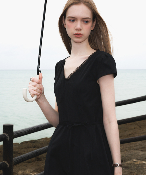 DEHEVE（デヘヴェ）の「V-Neck Flare Dress [Black]（ワンピース・レディース・ブラック・OS）」の4枚目の写真