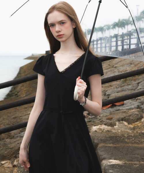 DEHEVE（デヘヴェ）の「V-Neck Flare Dress [Black]（ワンピース・レディース・ブラック・OS）」の5枚目の写真